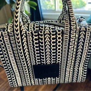 トートバッグ MARC JACOBS 'The Monogram Large Tote' shopping bag Gray Marc Jacobs Monogram Large Tote In Gray - 17% Off | Editorialist